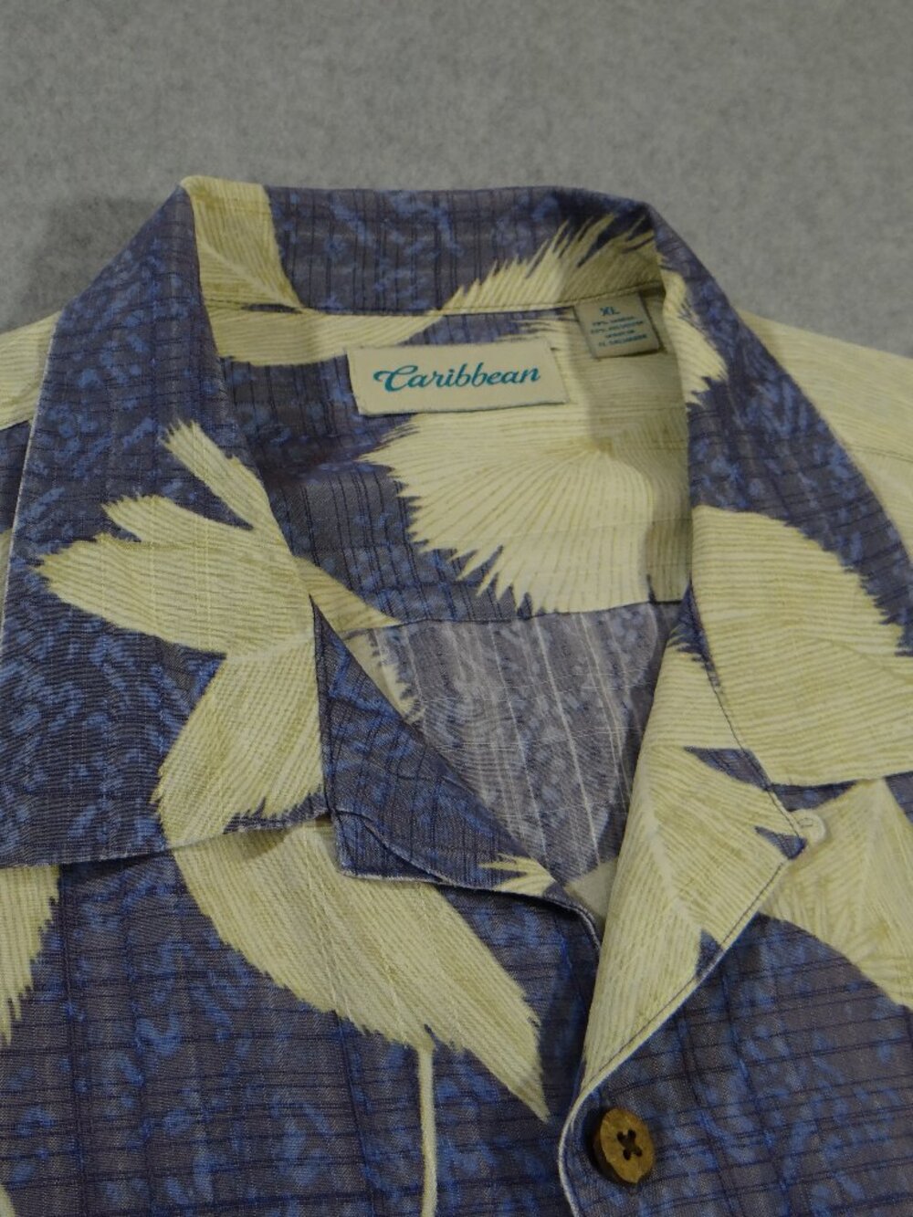 Men's XL Caribbean Shirt with Palm design